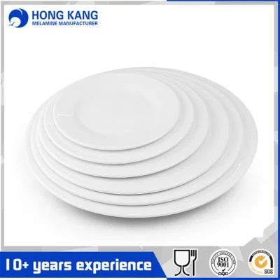 Weißer runder Teller aus Melamin-Kunststoff mit individuellem Logo von Housewares